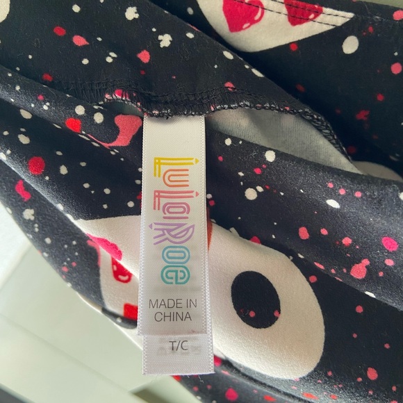 LuLaRoe T/C Tall & Curvy Plus Leggings with Heart Splatter Valentine’s Day!!! - Picture 3 of 3